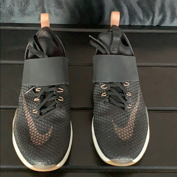 nike air zoom strong rose gold